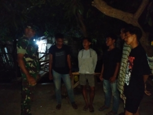 Patroli Siskamling Koramil Woha Fokus Jaga Keamanan Desa di Kecamatan Woha