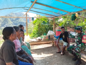 Babinsa Koramil 1602-02/Wolowaru Tingkatkan Kamtibmas di Desa Wonda