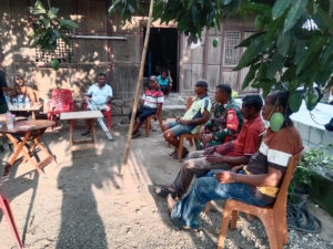 Babinsa Koramil 1602-04/Maurole Ajak Warga Desa Detumbewa Jaga Kamtibmas Lewat Komsos