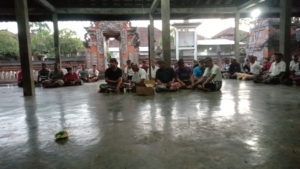 Sosialisasi Penjaringan Bakal Calon Bendesa Adat, Babinsa Pesinggahan Sebut Upaya Hasilkan Pemimpin Desa Adat Yang Dipercaya