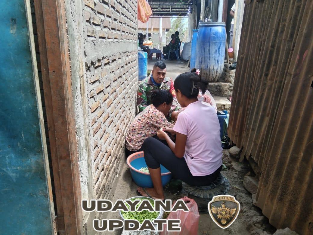 Babinsa Koramil 1624-01/Larantuka Jalin Komunikasi dengan Warga Sinarhadigala untuk Ciptakan Lingkungan yang Harmonis