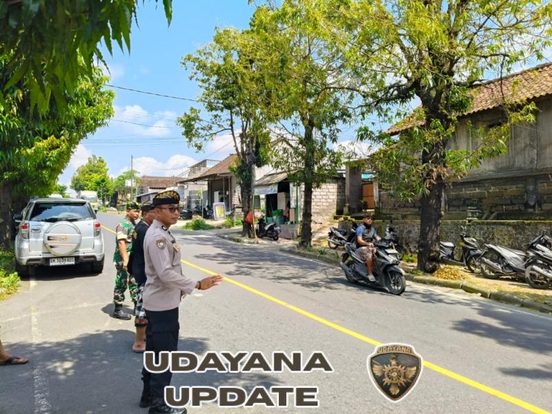 Babinsa dan Bhabinkamtibmas Sinergi Wujudkan Kamtibmas Saat Upacara Adat