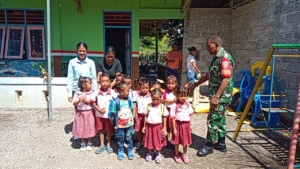 Babinsa Silawan Serma Duarte Dos Santos Melaksanakan KBM Bagi Anak-Anak Paud