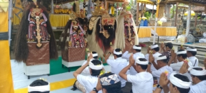 Babinsa Pejeng Kelod Kawal Ketertiban Upacara Adat, Dukung Kunjungan Bupati Gianyar Berjalan Lancar