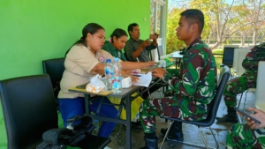 Prajurit dan Masyarakat Perbatasan Antusias Ikuti Donor Darah Satgas Pamtas Yonarmed 12 Kostrad