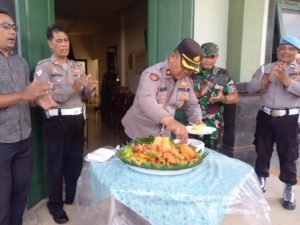 Perayaan HUT TNI ke-80 Kapolsek Mengwi Kunjungi Koramil 1611-04/Mengwi