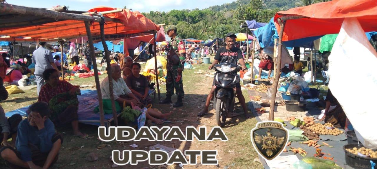 Babinsa Sertu Arnoldus Seba Ajak Warga Pasar Watuneso Jaga Kebersihan dan Kamtibmas