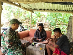 Babinsa Desa Goa Koramil 1628-05/Jereweh Dorong Masyarakat Jaga Kondusifitas Melalui Komsos