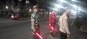 TNI dan Pecalang Kawal Upacara Sakral Ngemudalin di Desa Buruan