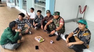 Wujud Pembinaan Teritorial, Babinsa Desa Landih Ajak Driver MBG Tingkatkan Disiplin dan Tanggung Jawab