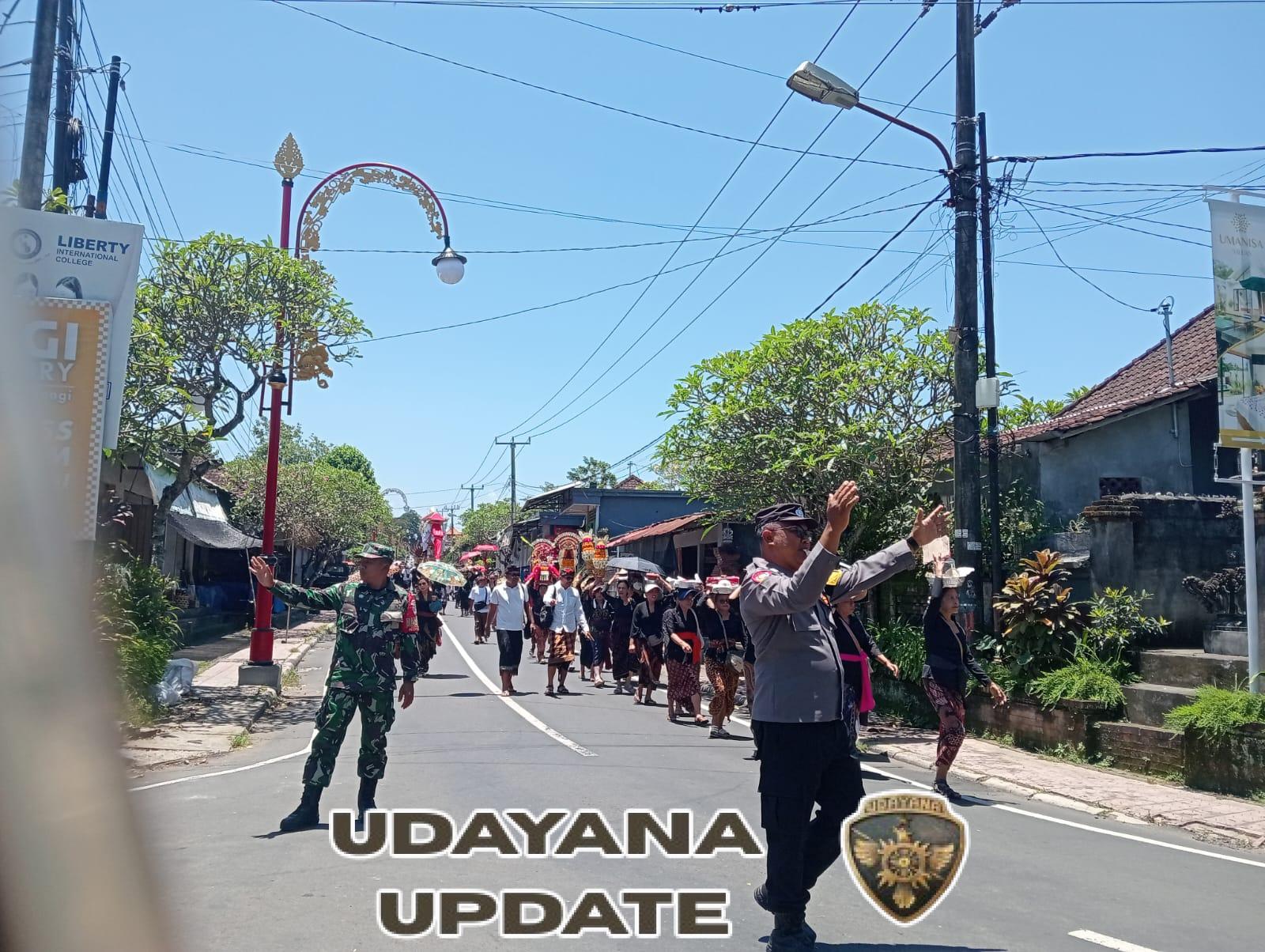 Serka I Made Sudanta Kawal Kelancaran Upacara Pitra Yadnya Bersama Pecalang dan Bhabinkamtibmas