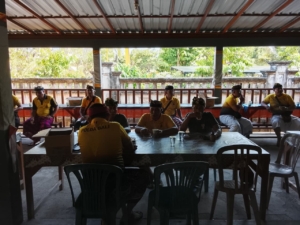 Songsong Karya Ngusaba, Koramil Dan Polsek Nusa Penida Bersinergi Gelar Gotong Royong