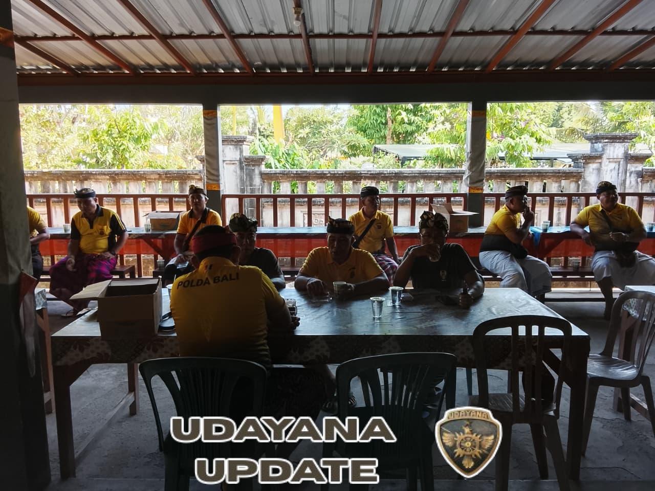 Songsong Karya Ngusaba, Koramil Dan Polsek Nusa Penida Bersinergi Gelar Gotong Royong