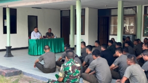 Dandim 1603/Sikka Berikan Jam Komandan: “Tidak Ada Negara Kuat Tanpa Tentara yang Kuat”