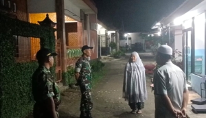 ‎Piket Koramil 1615-09/Sikur Gelar Patroli dan Kongkow Bersama Warga Gelora