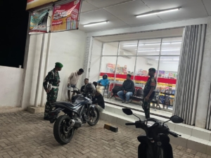 Laksanakan Giat Patroli Rutin Pada Malam Hari Personil Kodim 1621 TTS Jaga Situasi Kamtibmas