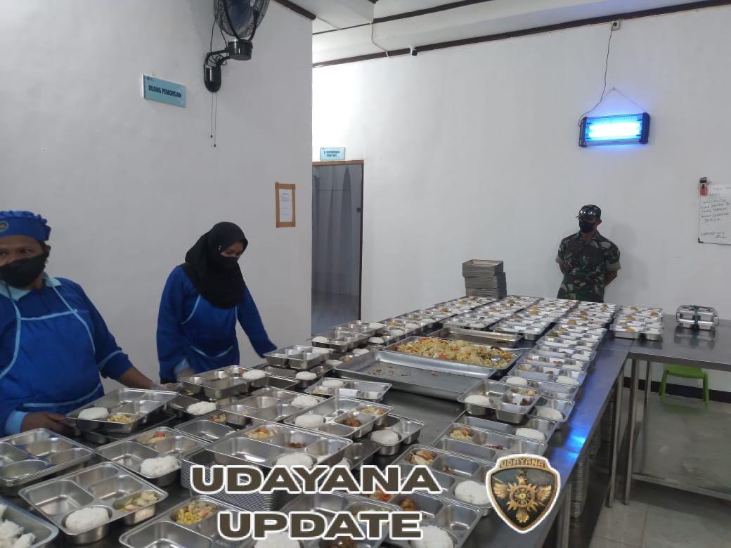 Babinsa Mutiara Kawal Program Makan Bergizi Gratis untuk Ribuan Siswa di Kalabahi