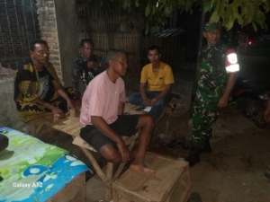 Serma Baharuddin Ajak Warga Desa Nggembe Aktif Jaga Ketertiban Malam Hari