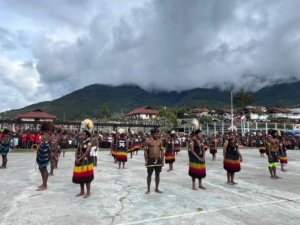 Satgas Yonif 743/PSY Meriahkan HUT ke-29 Puncak Jaya dengan Semangat Kebersamaan