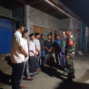 Serma Abdollah Pimpin Patroli Siskamling Cegah Gangguan Kamtibmas di Kecamatan Woha