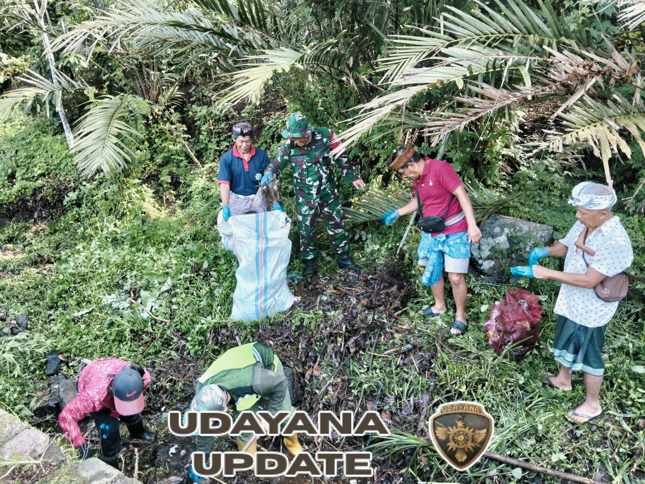 Sinergi TNI-Polri dan Masyarakat Galungan dalam Aksi Bersih-Bersih Sungai