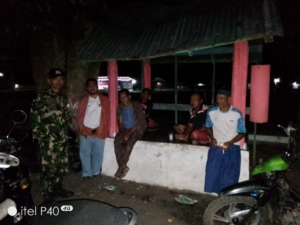 Patroli Ronda Malam di Karombo: Sinergi Babinsa dan Warga Terjaga