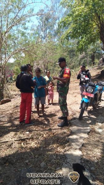 Babinsa Naikliu Pererat Hubungan Dengan Warga Desa Bitobe