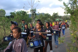 Satgas Pamtas Yonarhanud 2 Kostrad Latih Drumband di SMPS Gita Surya Eban