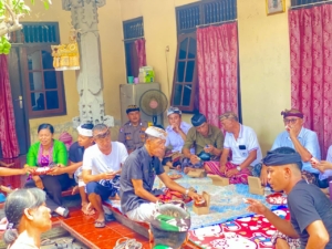 Hadir Ditengah Duka Warga Binaan, Babinsa Pesinggahan Gelar Melayat