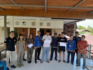 Sinergi Babinsa dan Bhabinkamtibmas Wujudkan Tertib Administrasi Kependudukan di Kampung Kajanan