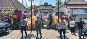 Babinsa Landih Bersama Bhabinkamtibmas Hadiri Upacara Dewa Yadnya di Pura Pasek Buyut Kayu Selem