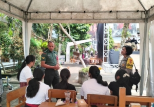 Melalui Pembinaan Wawasan Kebangsaan, Babinsa Dorong Generasi Muda SMA Negeri 1 Bangli Jadi Pelajar Berkarakter