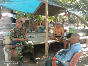 Jaga Kamtibmas, Babinsa Ende Turun Langsung Temui Warga di Nangapanda