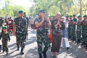 Pangdam IX/Udayana Disambut Meriah dengan Tarian Adat di Makodim 1601/Sumba Timur