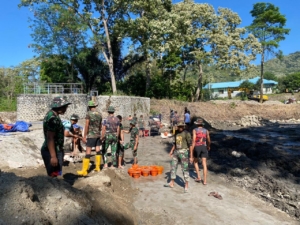 Percepat Rehabilitasi Infrastruktur, Kodim 1625/Ngada Laksanakan Pengecoran Bendungan di Benteng Tawa