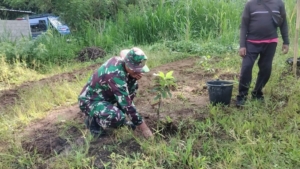 Dandim 1623/Karangasem hadiri kegiatan penanaman pohon dan bersih – bersih aliran Sungai di Kec.Selat.