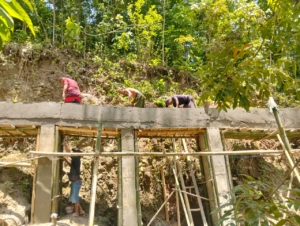 Petani Desa Riung Sambut Baik Perbaikan Irigasi oleh TNI dalam TMMD ke-126