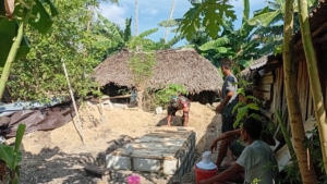 Kebersamaan di Tengah Duka, Babinsa dan Warga Sanggaoen Gotong Royong Siapkan Pemakaman