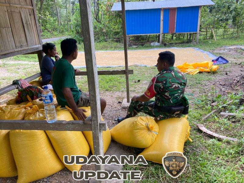 Babinsa Pratu Muhamad Rifaldi Tingkatkan Kamtibmas di Desa Nuanaga