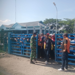 Pengamanan Fasum di Pelabuhan PELNI Lewoleba Berjalan Lancar dengan Pengawasan Babinsa