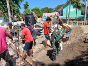 Serka Muslih Bantu Warga Pembangunan Rumah di Kecamatan Lamboya