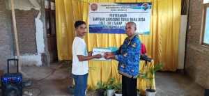 Masyarakat Desa Nggela Terima Bantuan Langsung Tunai dengan Suasana Tertib