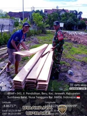 Babinsa Desa Belo Kawal Pembangunan Koperasi Merah Putih, Pastikan Proses Berjalan Aman dan Lancar