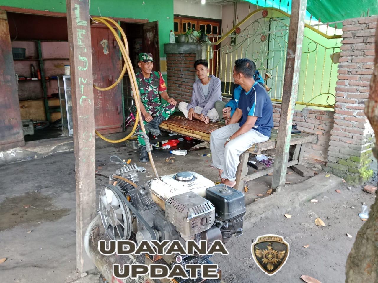 Babinsa Desa O’O Tingkatkan Komsos dengan Warga Dusun Berkah