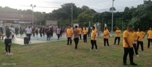 Danramil 1628-02/Sekongkang Jadi Penggerak Utama Kebersamaan Forkopimcam dan Warga Maluk Lewat Senam Bersama