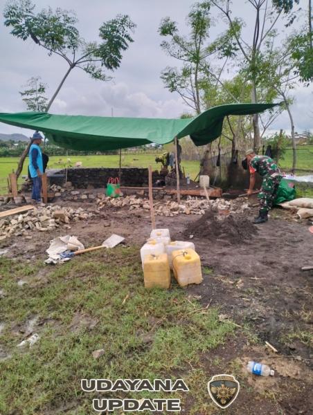 Babinsa Tanju Ajak Warga Dusun Trawang Gotong Royong dan Jaga Kamtibmas