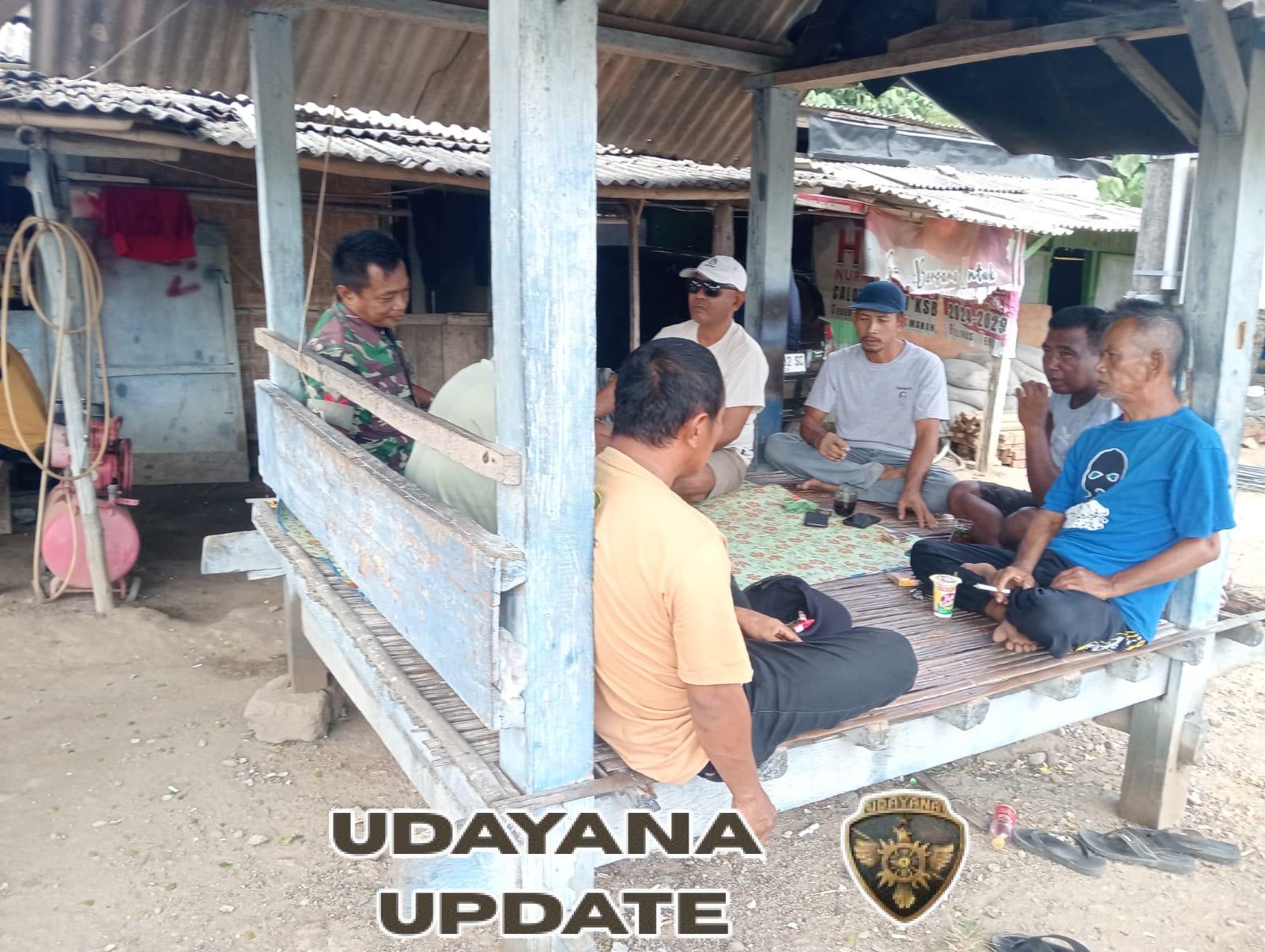 Babinsa Tambak Sari Gelar Komsos dan Monitoring Wilayah untuk Jaga Kamtibmas