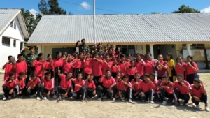 Satgas Pos Ailala Latih PBB Siswa SMPN Kota Biru, Disiplin Pelajar Makin Terbentuk