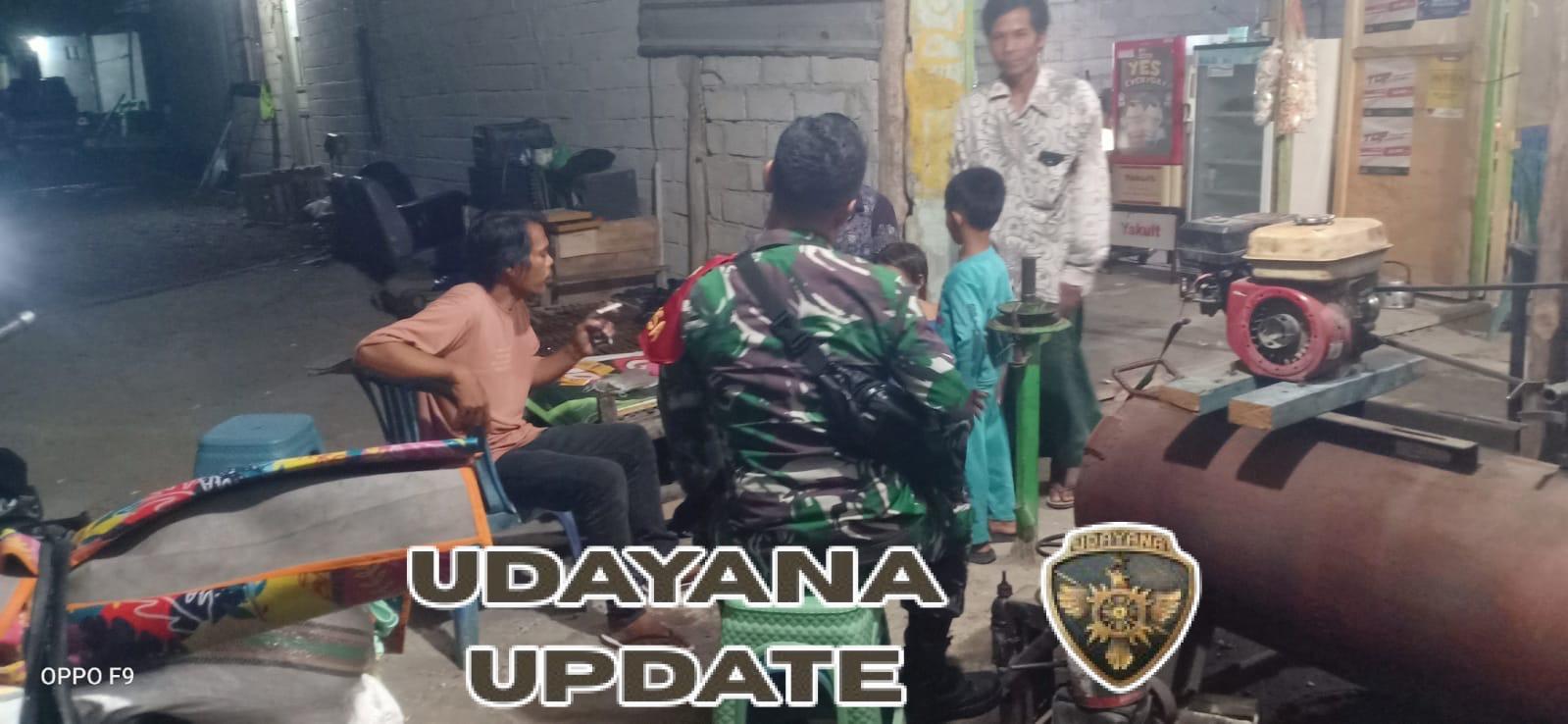 Sertu Wiliadi Gelar Patroli Malam di Wilayah Poto Tano, Warga Diimbau Jaga Keamanan Lingkungan