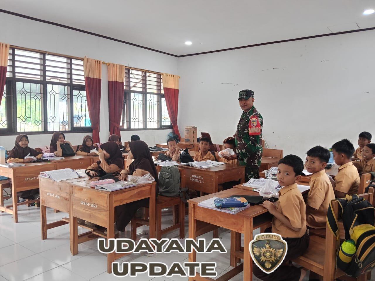 Babinsa Desa Belo Dampingi Program Makan Sehat Bergizi di SDN 2 Jereweh